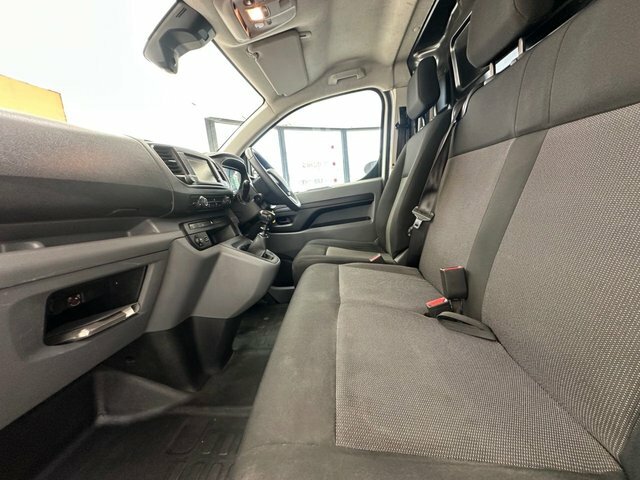 Vauxhall Vivaro 2900 1.5D 100Ps Dynamic H1 Van White #45