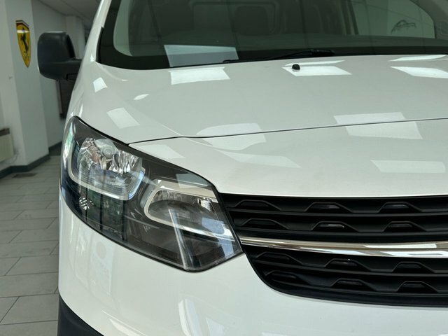 Vauxhall Vivaro 2900 1.5D 100Ps Dynamic H1 Van White #14