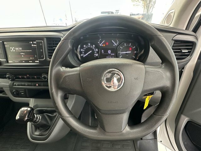Vauxhall Vivaro 2.0 Turbo D 3100 Dynamic Panel Van 6Dr Manu White #4