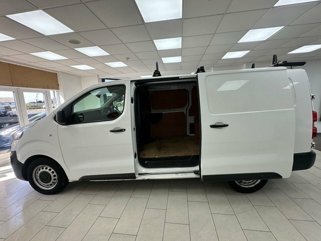Vauxhall Vivaro 2.0 Turbo D 3100 Dynamic Panel Van 6Dr Manu White #6