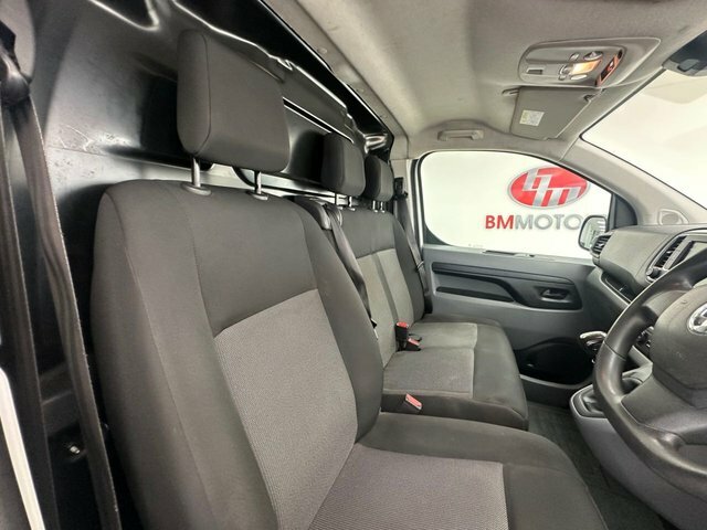 Vauxhall Vivaro 2900 1.5D 100Ps Dynamic H1 Van White #23