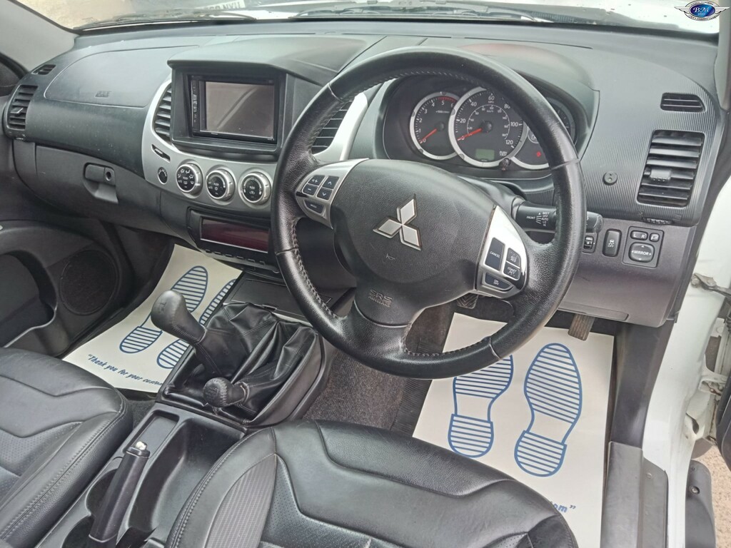 Mitsubishi L200 2.5 Di-d Barbarian Black 2014 WU64OKX White #2