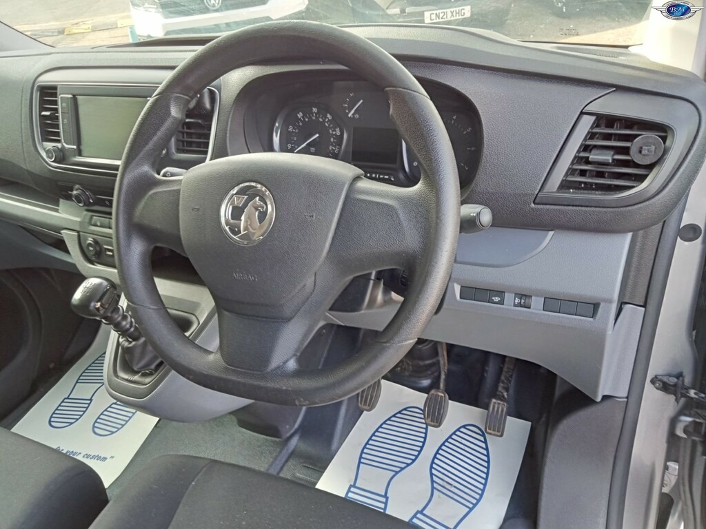 Vauxhall Vivaro 1.5L Edition White #12
