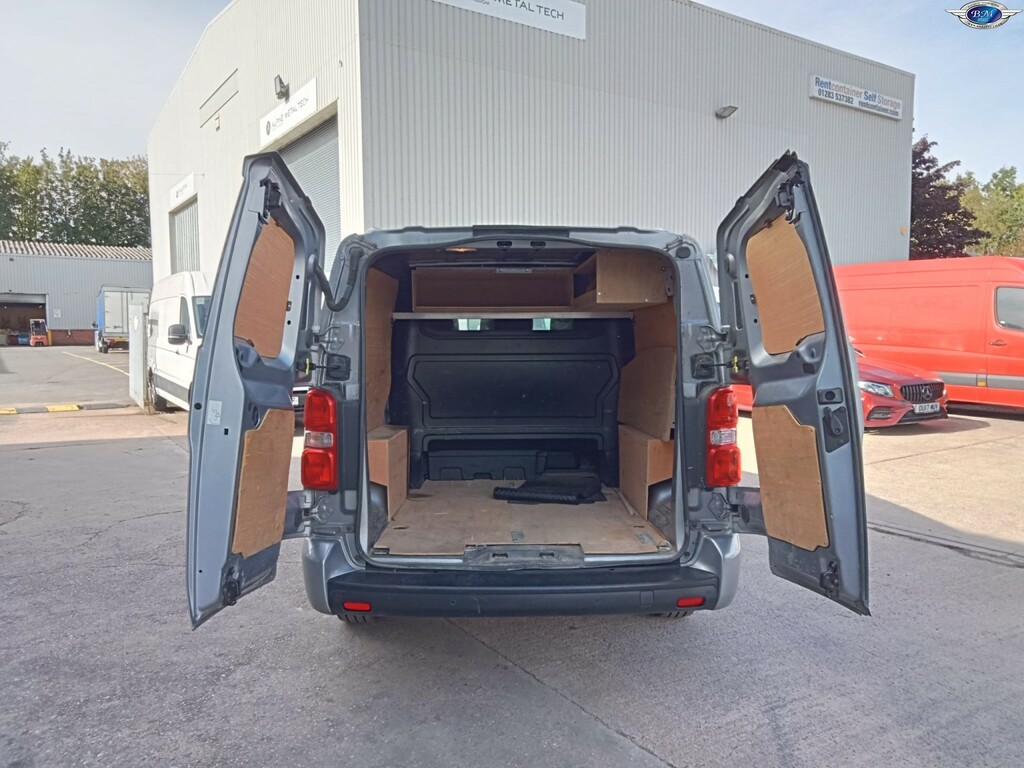 Vauxhall Vivaro 1.5L Edition White #18