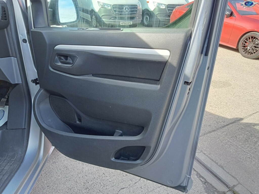 Vauxhall Vivaro 1.5L Edition White #15