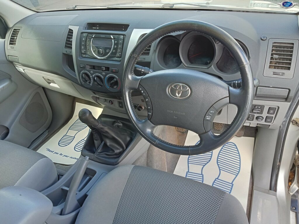 Toyota HILUX 2.5 D-4d Hl3 2010 Silver #2