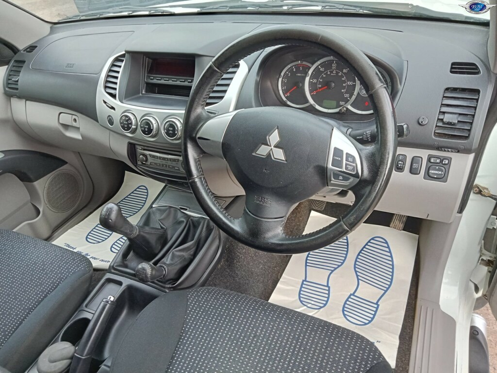 Mitsubishi L200 2.5 Di-d Warrior 2012 White #2