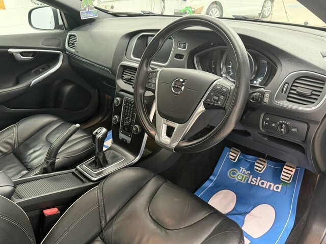 Volvo V40 T3 R-design Edition Hatchback KR19FJJ Black #2