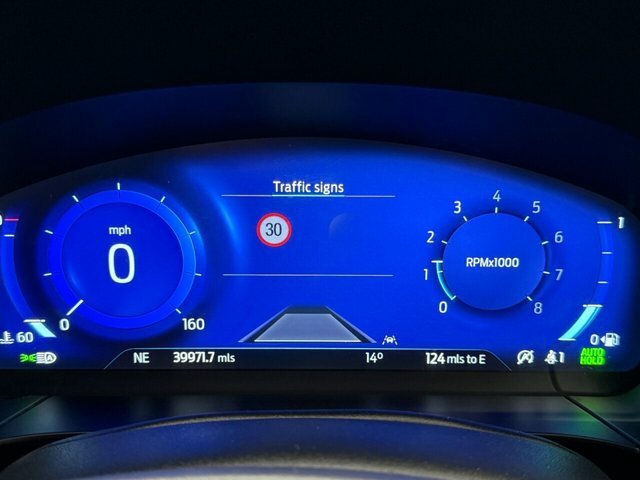 Ford Kuga 1.5 Ecoboost 150 St-line First Edition Red #24