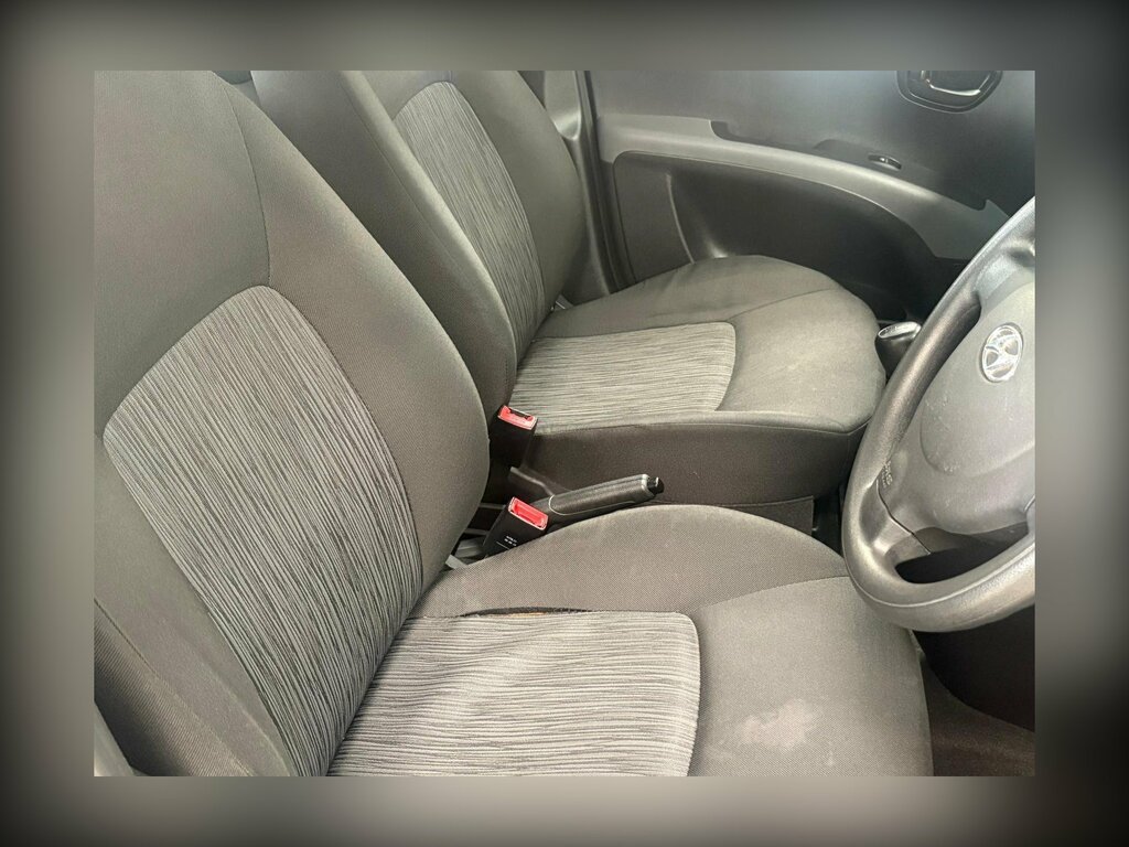 Hyundai I10 Hatchback White #22