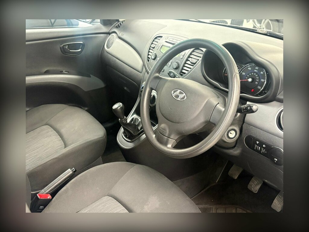 Hyundai I10 Hatchback White #31