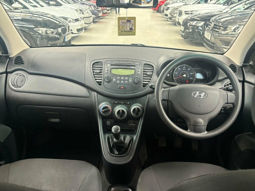 Hyundai I10 Hatchback White #20