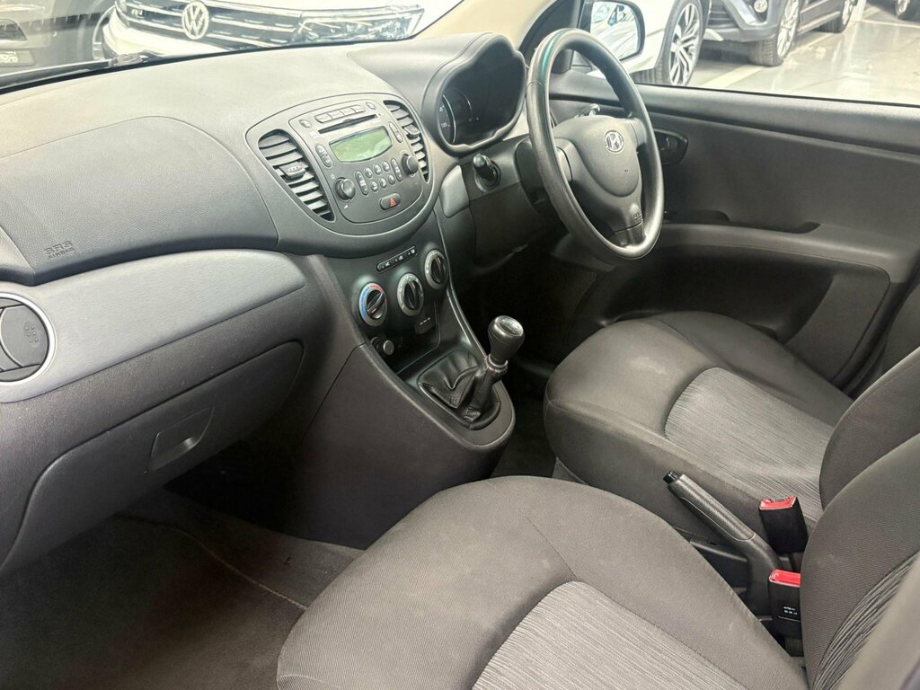 Hyundai I10 Hatchback White #19