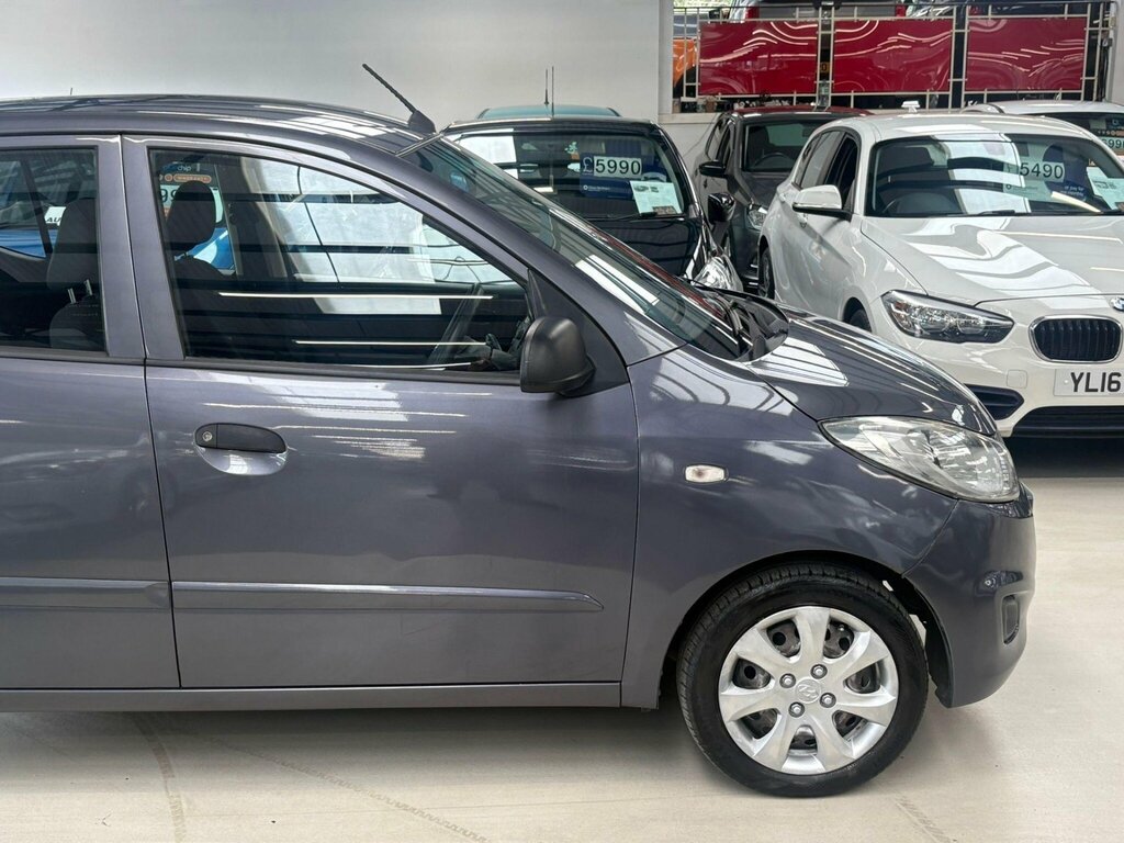 Hyundai I10 Hatchback White #16