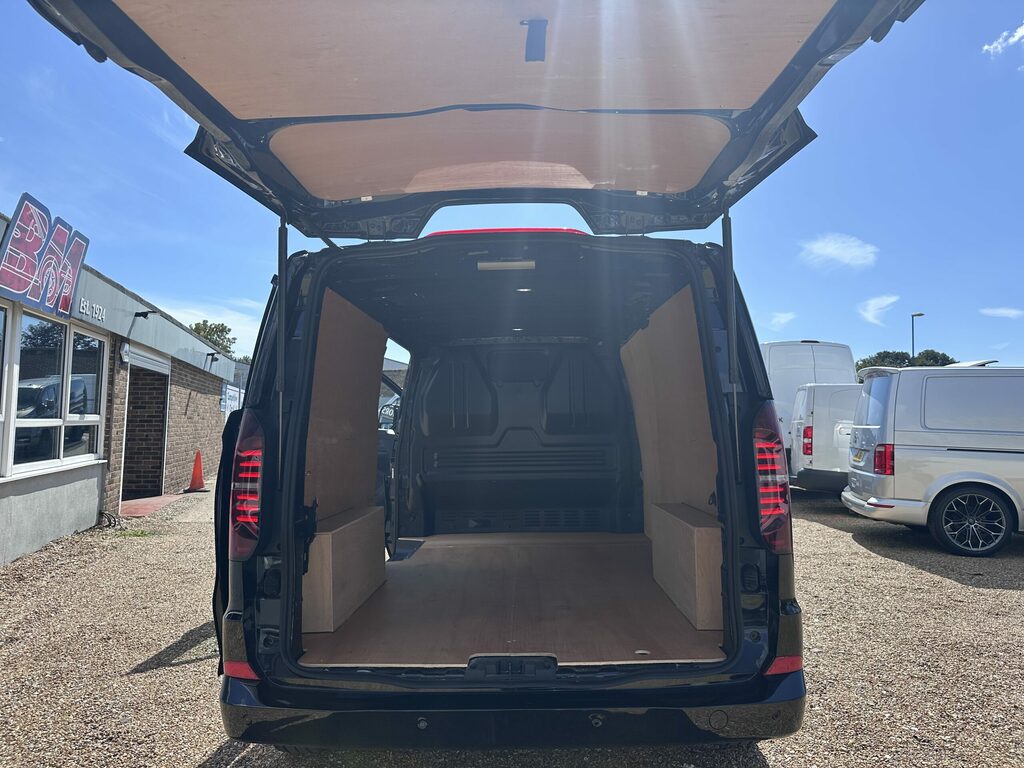 Volkswagen Transporter 2.0 Tdi 150 Commerce Plus Van 5 Plus Lwb
