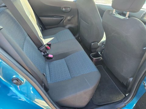 Toyota Yaris Hatchback Red #7