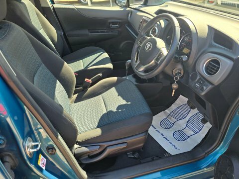 Toyota Yaris Hatchback Red #5