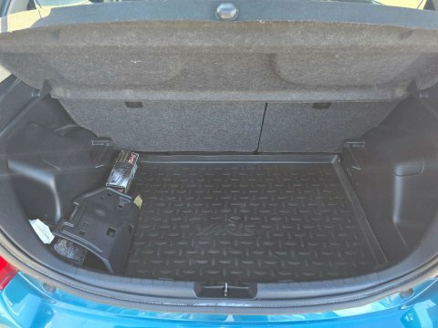 Toyota Yaris Hatchback Red #8