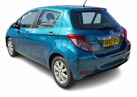 Toyota Yaris Hatchback Red #3