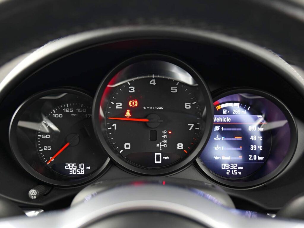 Porsche 718 718 Cayman S-a Red #18