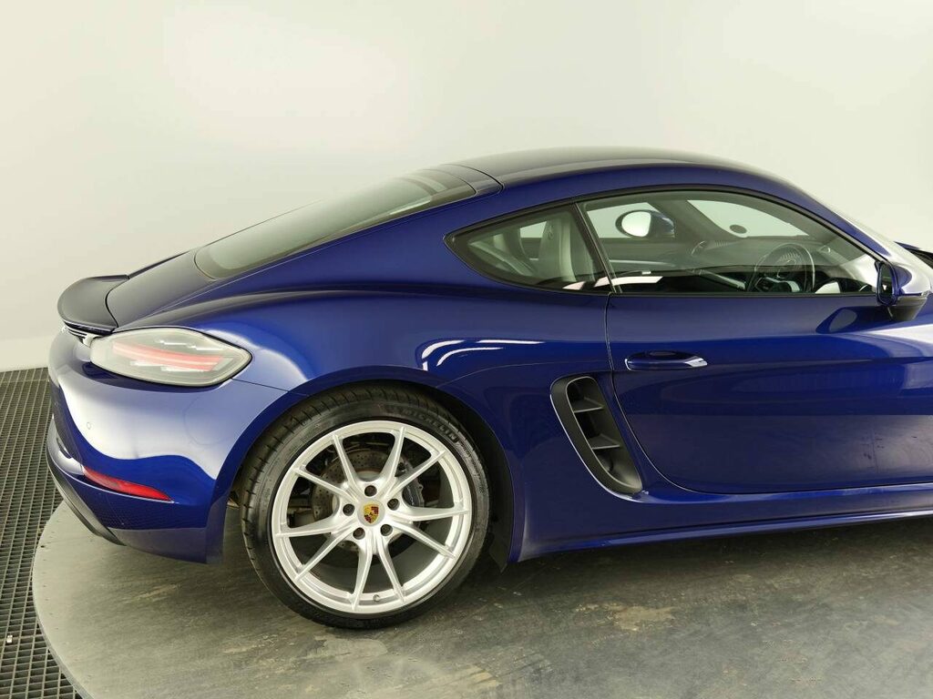 Porsche 718 718 Cayman S-a Red #16