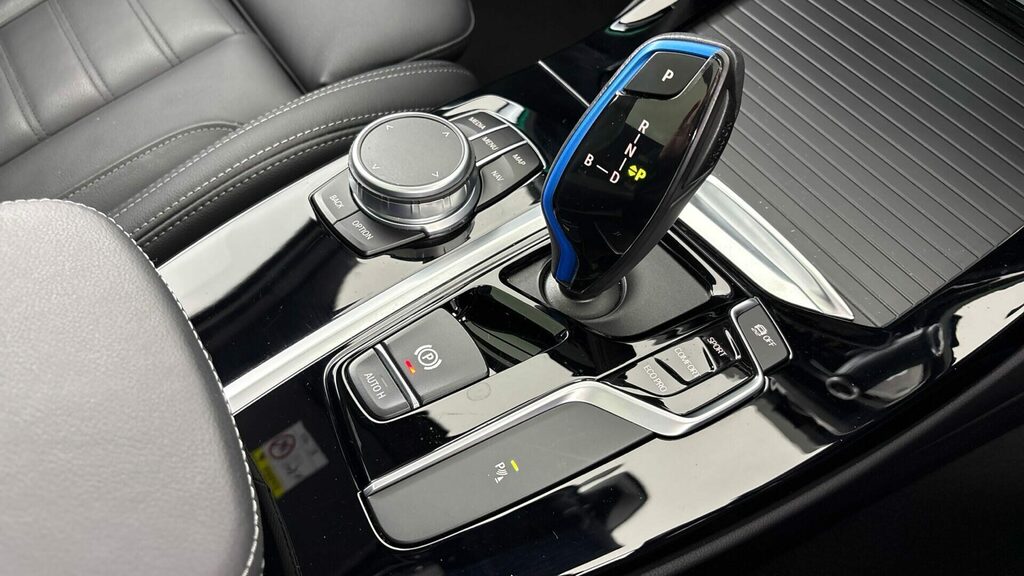 BMW iX3 M Sport Black #10