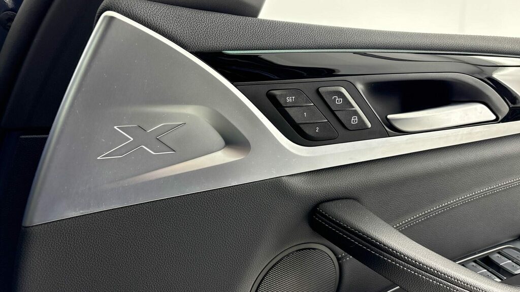 BMW iX3 M Sport Black #28