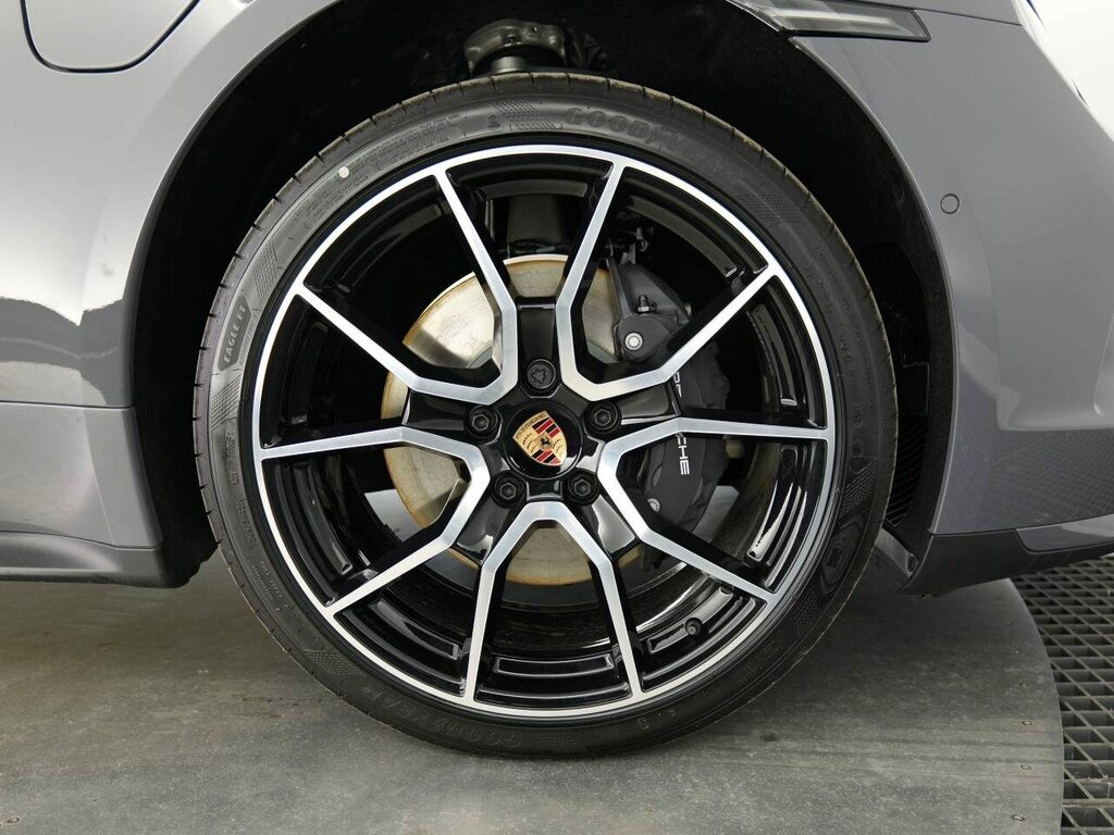 Porsche Taycan 4S #8