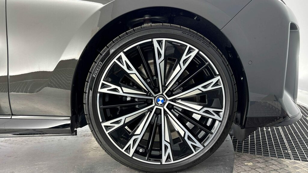 BMW i7 Saloon Grey #6