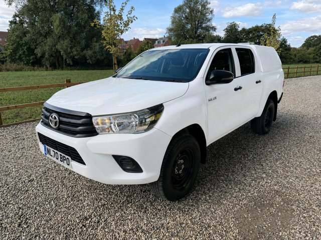 Toyota HILUX D-4d Active Pickup Double White #4