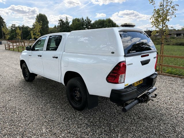 Toyota HILUX D-4d Active Pickup Double White #3