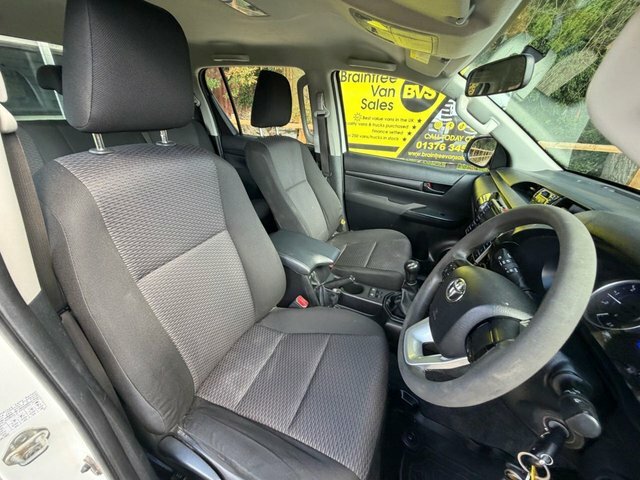 Toyota HILUX D-4d Active Pickup Double White #6
