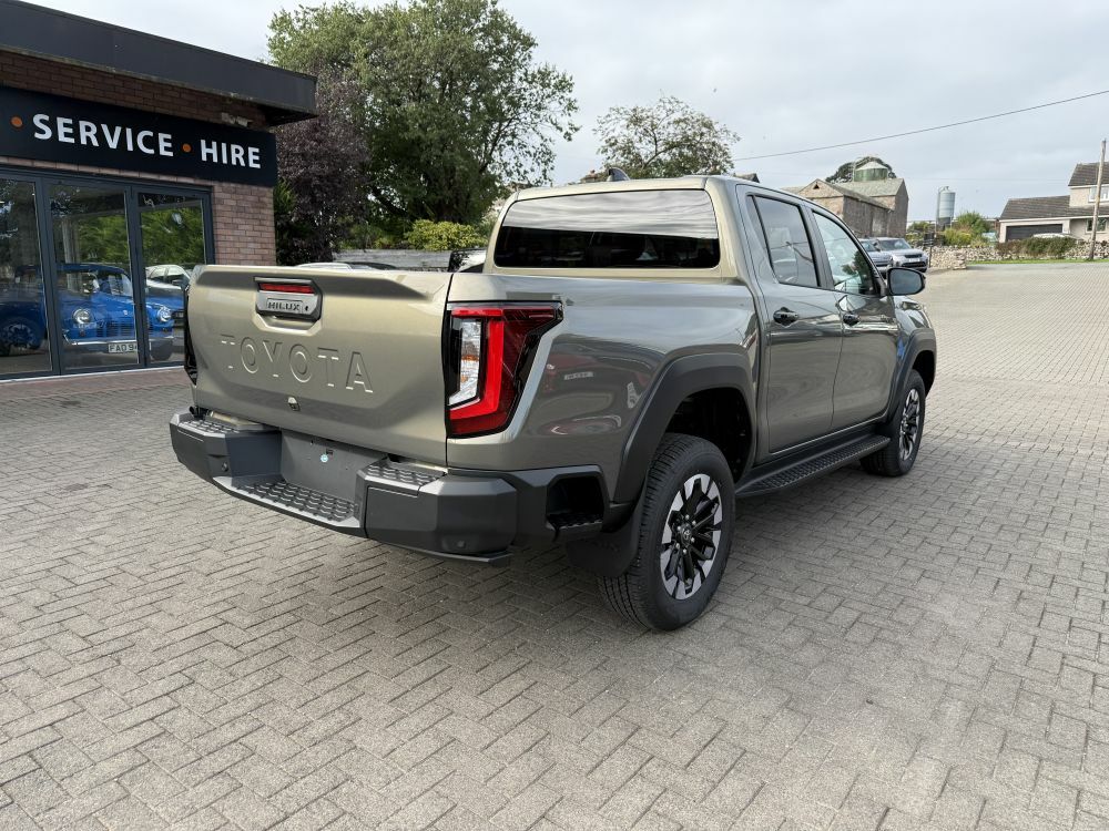 Toyota HILUX 2.8 D-4d-h Invincible Awd Brown #3