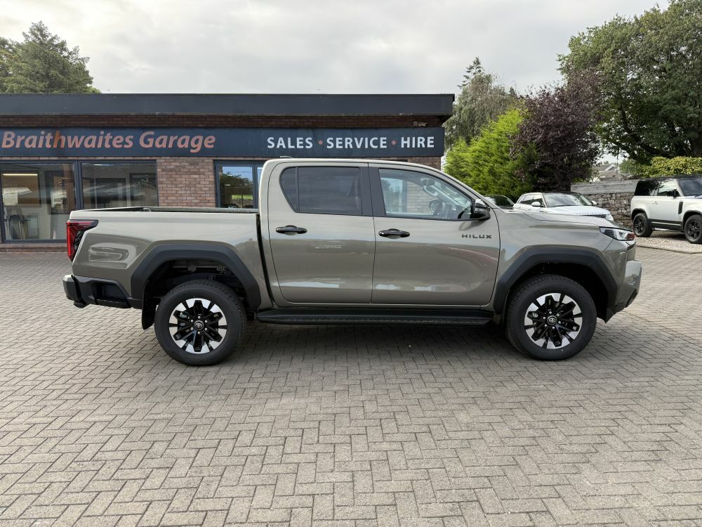 Toyota HILUX 2.8 D-4d-h Invincible Awd Brown #5