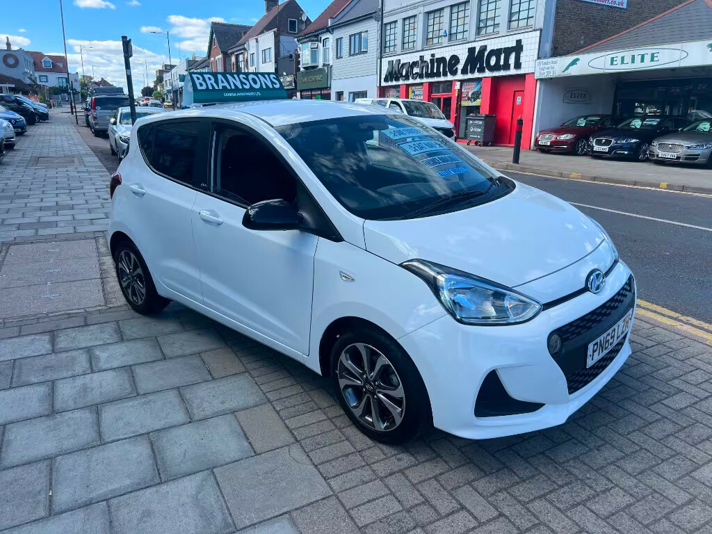 Hyundai I10 1.0 Play Hatchback White #3