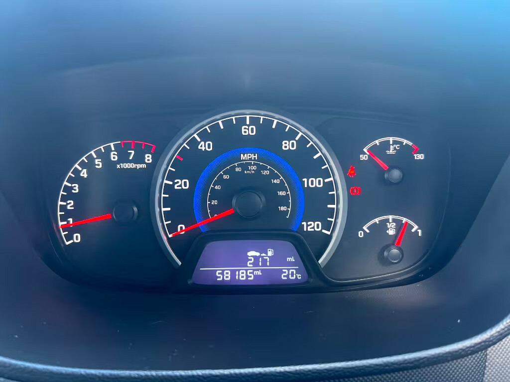 Hyundai I10 Play White #11