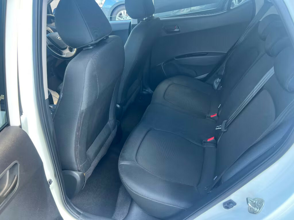 Hyundai I10 Play White #8