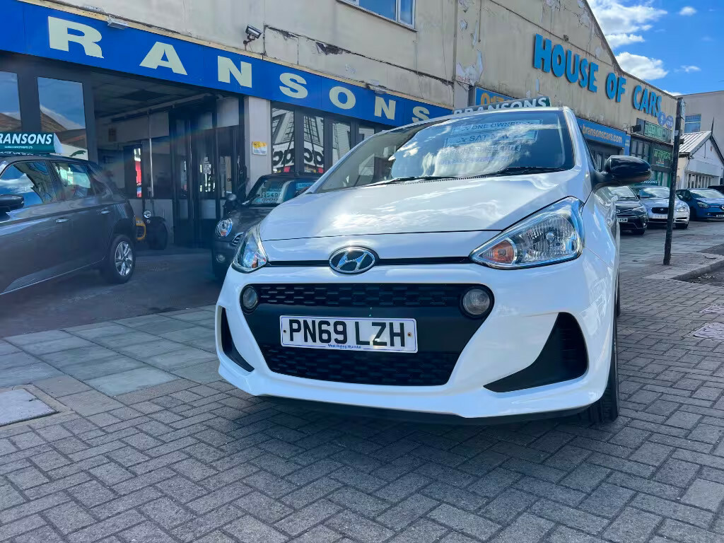 Hyundai I10 Play White #19