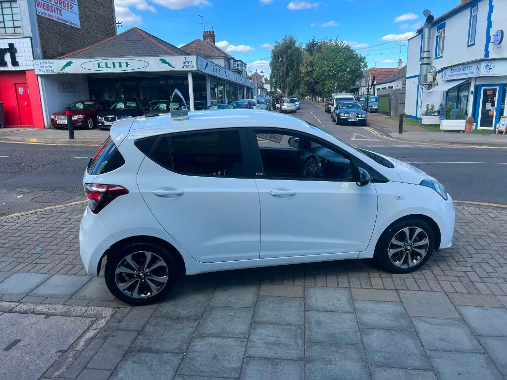 Hyundai I10 1.0 Play Hatchback White #5