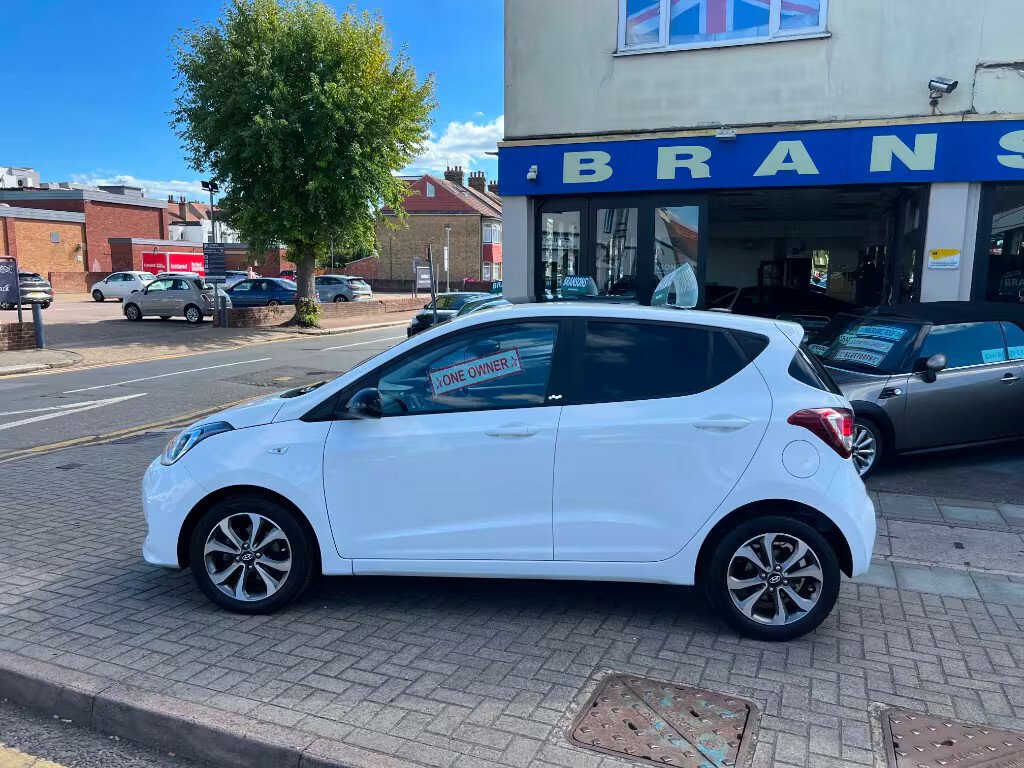 Hyundai I10 1.0 Play Hatchback White #2
