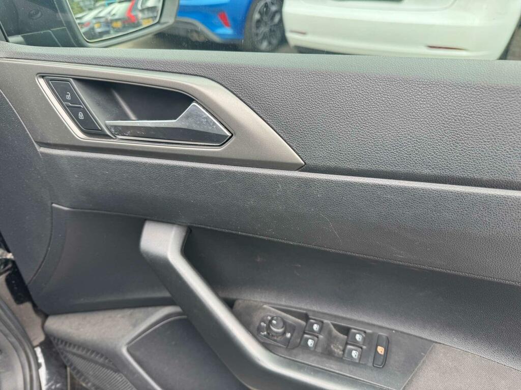 Volkswagen Polo Match Evo Red #18