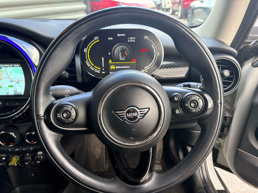 Mini Electric Hatch 135Kw Cooper S Level 3 33Kwh 17In A Black #16