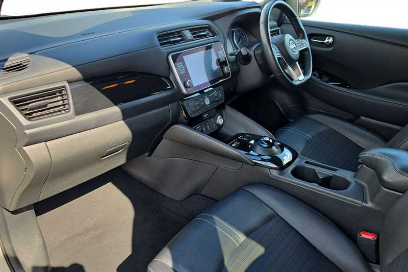 Nissan Leaf 160Kw E N-connecta 59Kwh Black #2