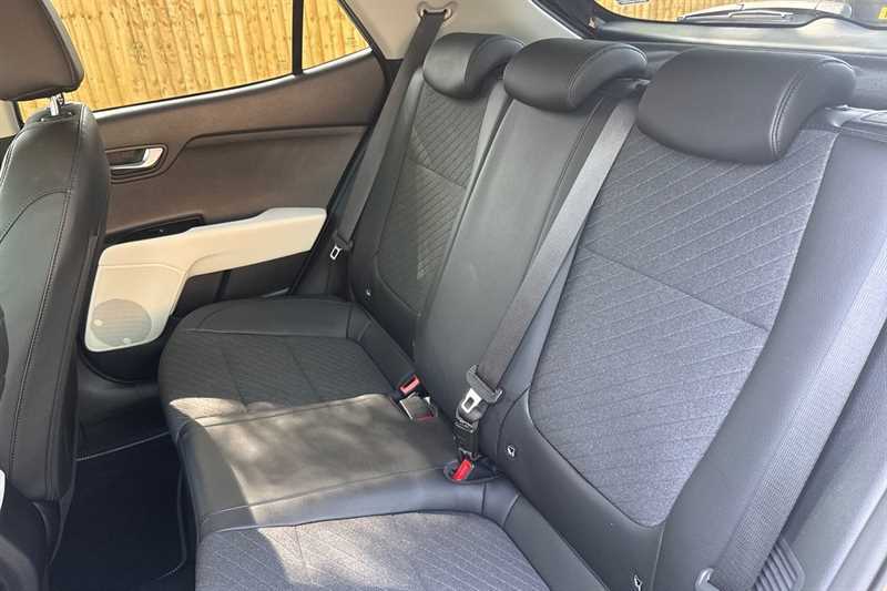 Kia Stonic Gt-line S Green #22