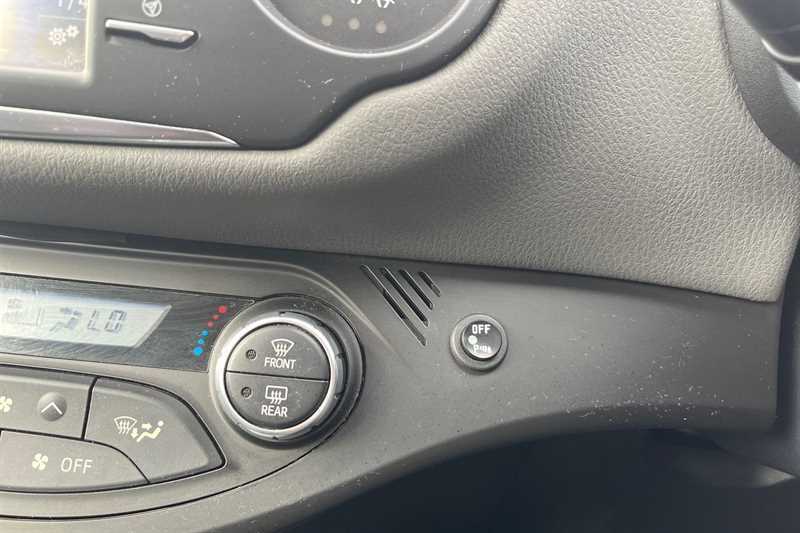 Toyota Yaris Icon Tech Red #38