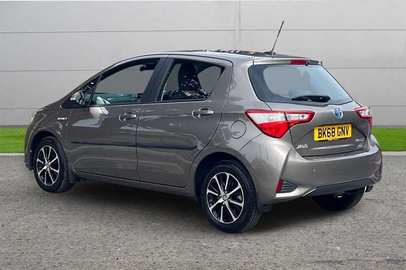 Toyota Yaris 1.5 Hybrid Icon Tech Cvt Brown #2