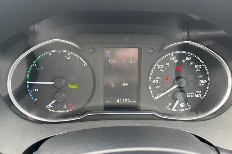Toyota Yaris Icon Tech Red #14