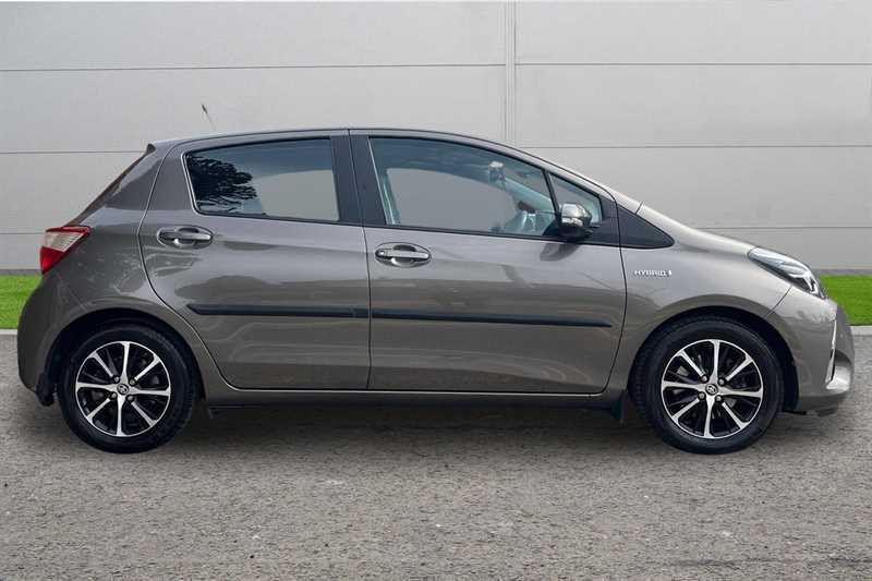 Toyota Yaris 1.5 Hybrid Icon Tech Cvt Brown #3