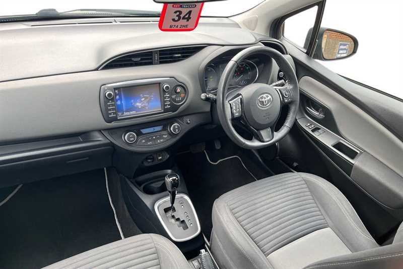 Toyota Yaris Icon Tech Red #7