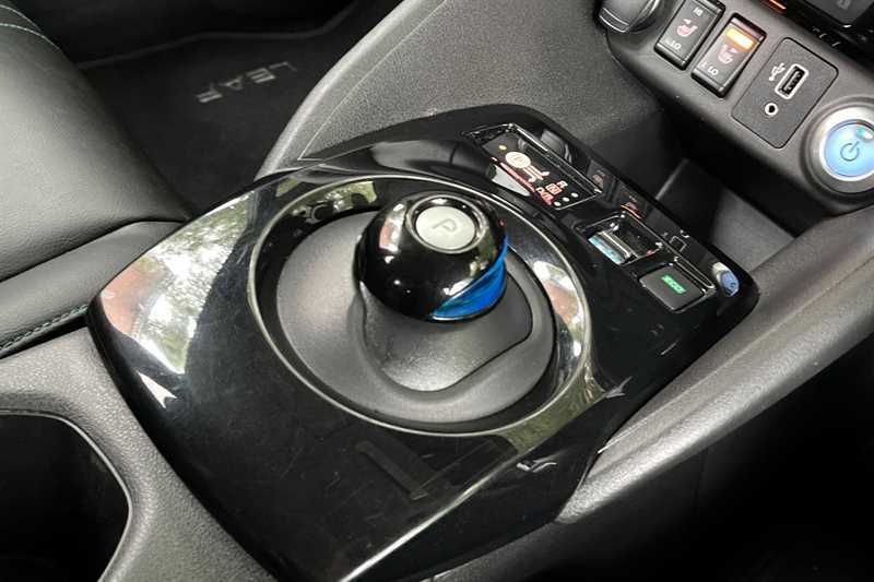 Nissan Leaf 110Kw N-connecta 40Kwh Black #17